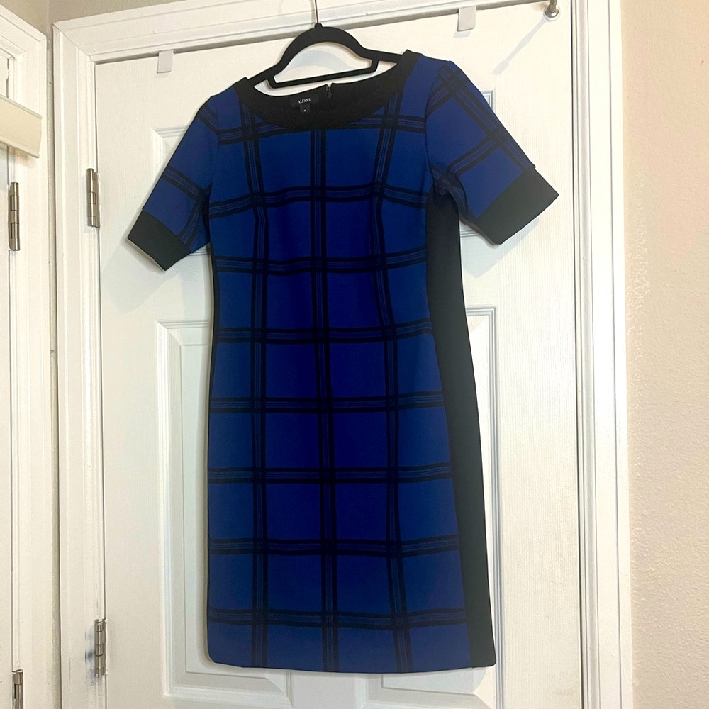 Fashionable Alfani blue and black plaid tunic. Size 4P.